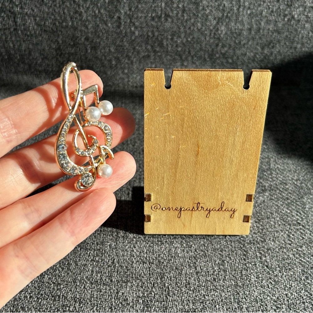 Sparkly Treble Clef + Music Note Fashion Rhinestone, Pearl Brooch Pin, Gold - Picture 12 of 17
